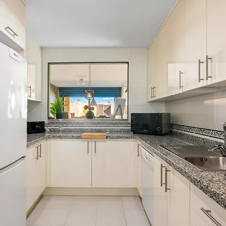 2199-apt With Terrace And Pools 마닐바